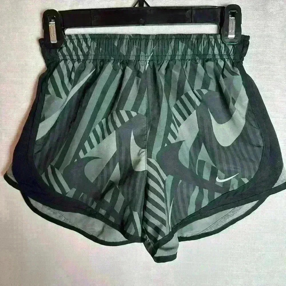 Nike women’s shorts, size XS - Picture 1 of 5